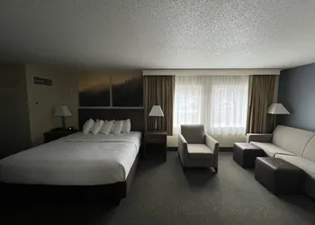 Days Inn by Wyndham Penn State hotel thumbnail 6