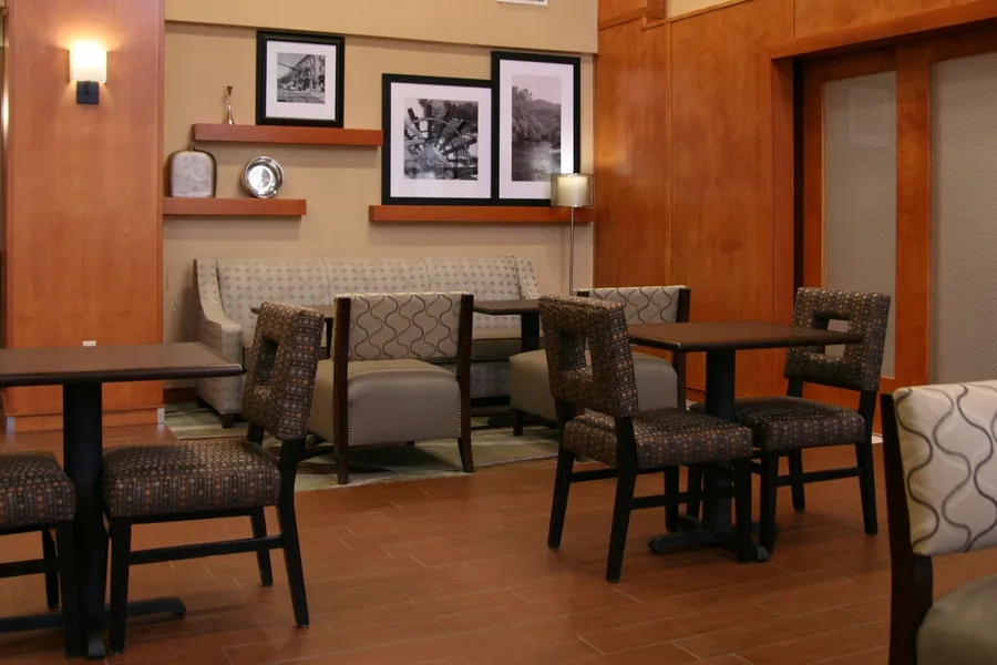Hampton Inn & Suites Manchester-Bedford hotel detail image 6