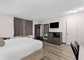SureStay Plus by Best Western Windsor hotel thumbnail 8