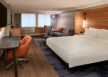 Fairfield by Marriott Montreal Downtown hotel thumbnail 7