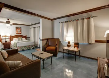 Caliente Tropics Hotel hotel thumbnail 4