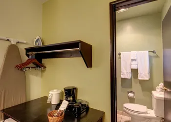Caliente Tropics Hotel hotel thumbnail 5