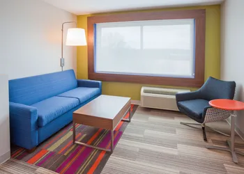 Holiday Inn Express & Suites Des Moines Downtown by IHG hotel thumbnail 7