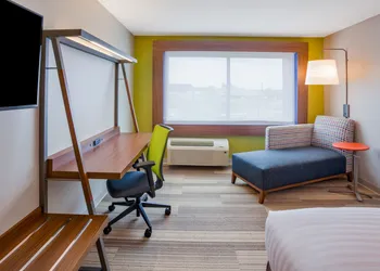 Holiday Inn Express & Suites Des Moines Downtown by IHG hotel thumbnail 8