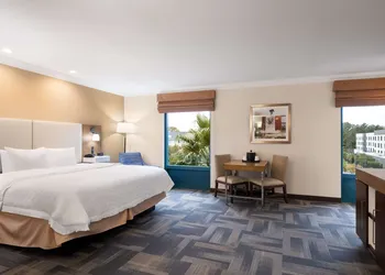 Hampton Inn Charleston-North hotel thumbnail 4