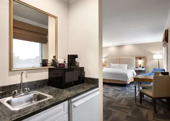 Hampton Inn Charleston-North hotel thumbnail 5