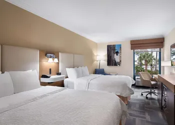 Hampton Inn Charleston-North hotel thumbnail 8