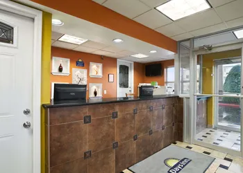 Days Inn by Wyndham Nashville Airport hotel thumbnail 2