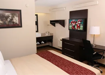 Red Roof Inn PLUS+ Philadelphia Airport hotel thumbnail 6