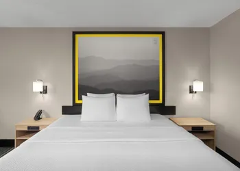 Super 8 by Wyndham Chattanooga East/Hamilton Place hotel thumbnail 4