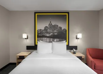 Super 8 by Wyndham Chattanooga East/Hamilton Place hotel thumbnail 6