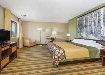 Super 8 by Wyndham Montrose hotel thumbnail 3