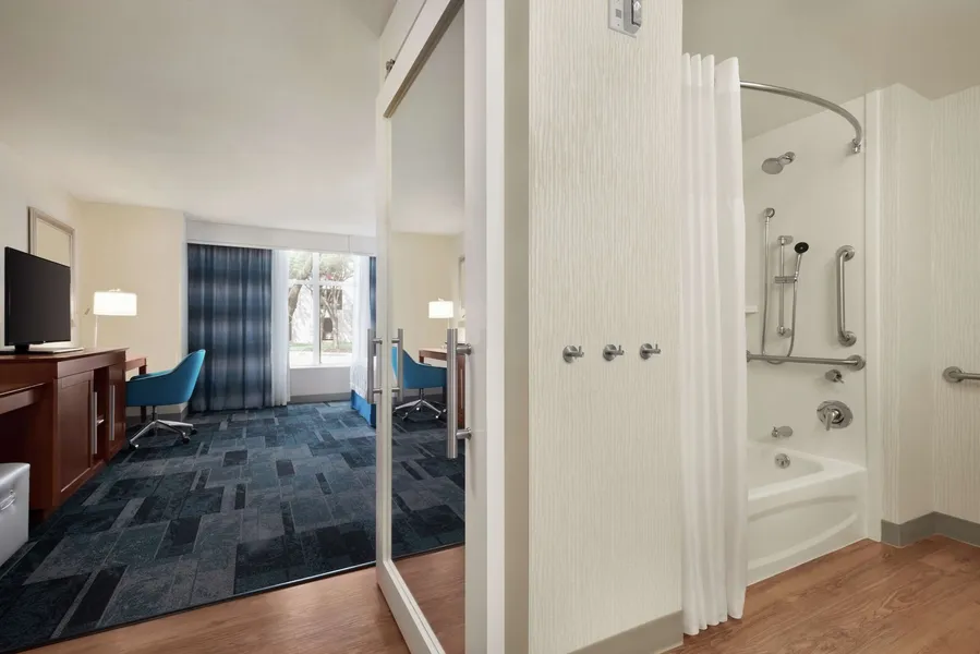 Hampton Inn & Suites Rosemont Chicago O'Hare hotel detail image 6
