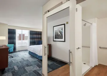 Hampton Inn & Suites Rosemont Chicago O'Hare hotel thumbnail 7