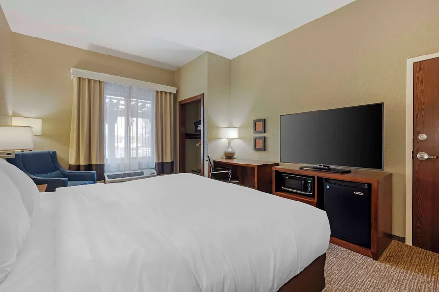 Comfort Inn & Suites hotel detail image 6