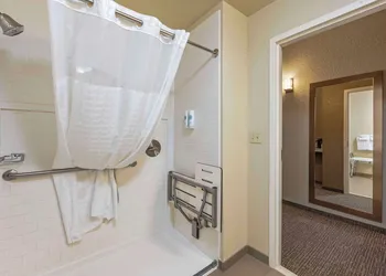 Comfort Inn & Suites hotel thumbnail 7