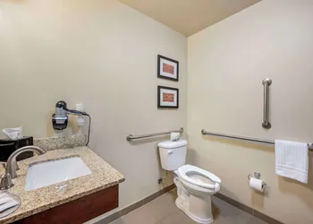 Comfort Inn & Suites hotel thumbnail 8