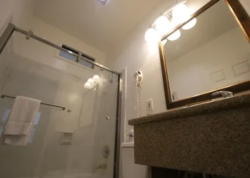 Alpha Inn & Suites hotel thumbnail 8