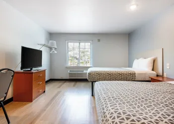 Suburban Studios Huntsville University Area hotel thumbnail 3