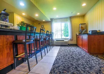 Evansville Inn & Suites By OYO hotel thumbnail 6