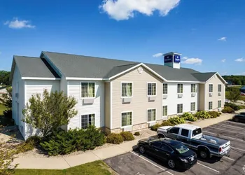 Evansville Inn & Suites By OYO hotel thumbnail 7