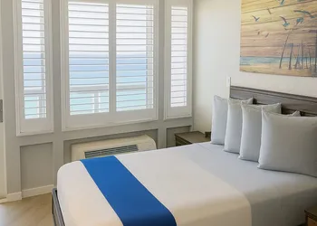 Georgian Inn Beach Club hotel thumbnail 2