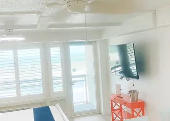 Georgian Inn Beach Club hotel thumbnail 3