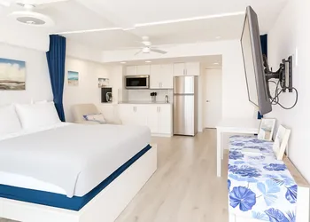 Georgian Inn Beach Club hotel thumbnail 4