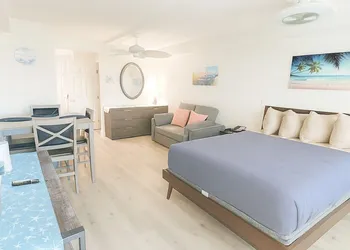 Georgian Inn Beach Club hotel thumbnail 7