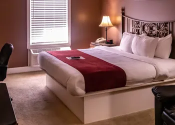 Depot Inn and Suites hotel thumbnail 8