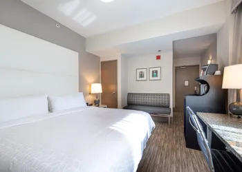 Holiday Inn Express Chicago - Magnificent Mile by IHG hotel thumbnail 4