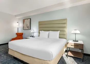 Best Western Plus Universal Inn hotel thumbnail 4