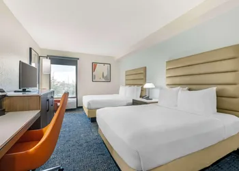 Best Western Plus Universal Inn hotel thumbnail 6