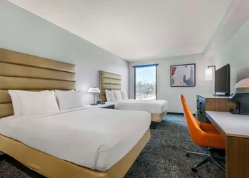 Best Western Plus Universal Inn hotel thumbnail 7
