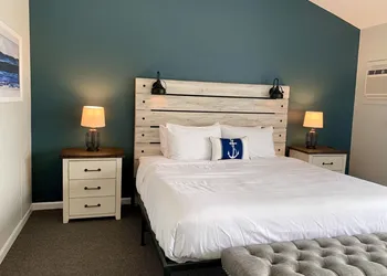 Smuggler's Cove Inn hotel thumbnail 6
