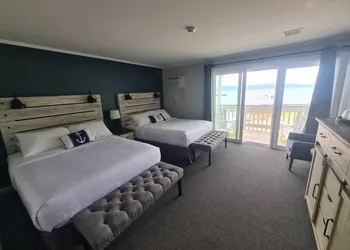 Smuggler's Cove Inn hotel thumbnail 8