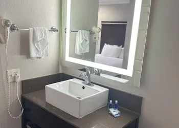 Rodeway Inn National City San Diego South hotel thumbnail 5