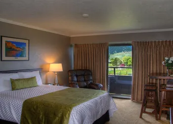 Fairmont Hot Springs Resort hotel thumbnail 6