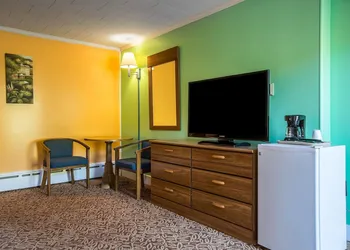 Rodeway Inn Lincoln I-93 hotel thumbnail 5