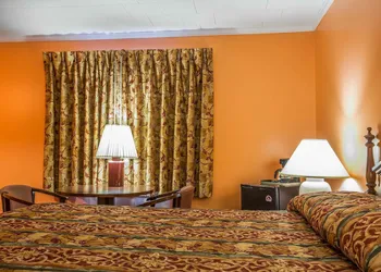 Rodeway Inn Lincoln I-93 hotel thumbnail 6