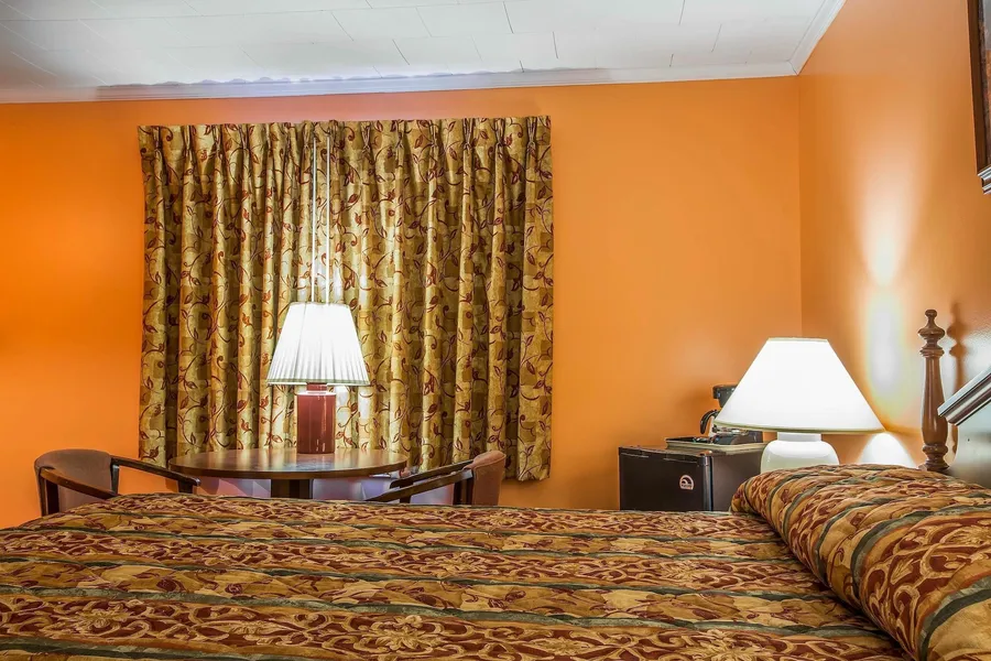 Rodeway Inn Lincoln I-93 hotel detail image 6