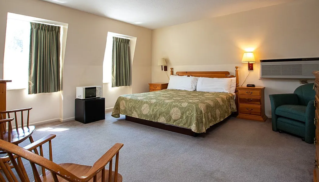 Country Squire Inn & Suites hotel detail image 2