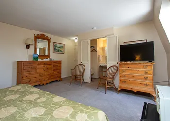 Country Squire Inn & Suites hotel thumbnail 4
