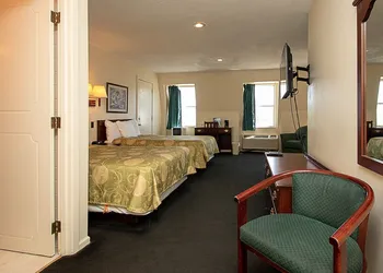 Country Squire Inn & Suites hotel thumbnail 6