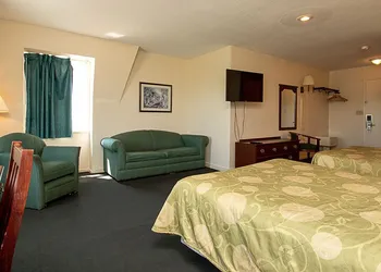 Country Squire Inn & Suites hotel thumbnail 7