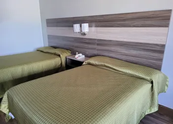 East Lake Inn hotel thumbnail 2