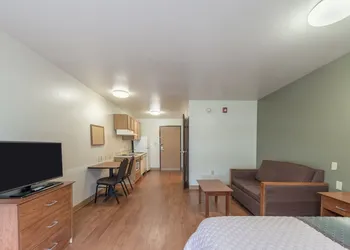 HomeTowne Studios by Red Roof Columbus hotel thumbnail 6