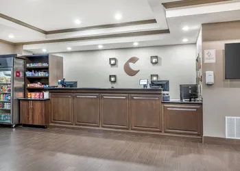 Comfort Suites hotel thumbnail 2