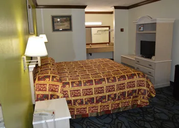 Economy Inn - Akron hotel thumbnail 6
