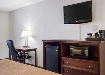Quality Inn Oacoma - Chamberlain hotel thumbnail 7